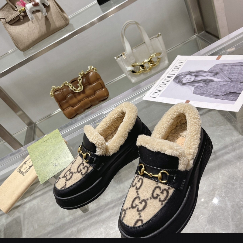 G*u*i casual shoes
